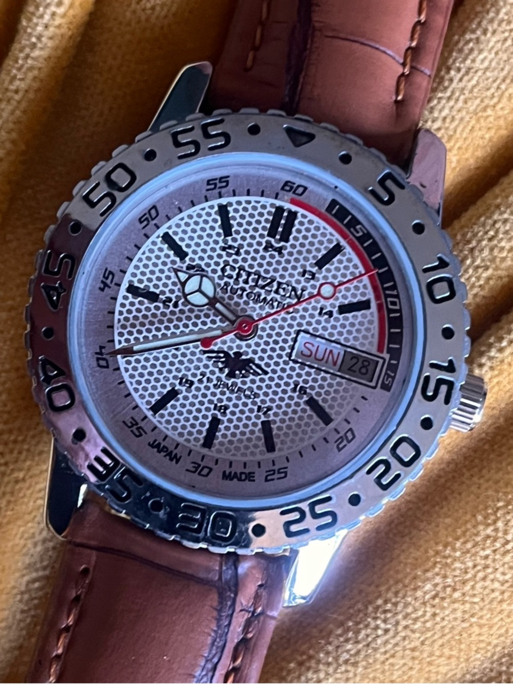 Beautiful Mens Citizen Automatic Wristwatch - Picture 4 of 9